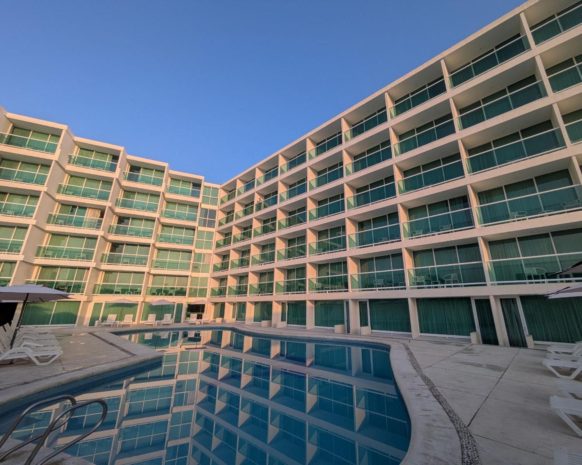 We Hotel Acapulco Buitenkant foto